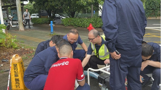 宝贷配资 武汉石油闻“汛”而动 鏖战暴雨保供应护民生